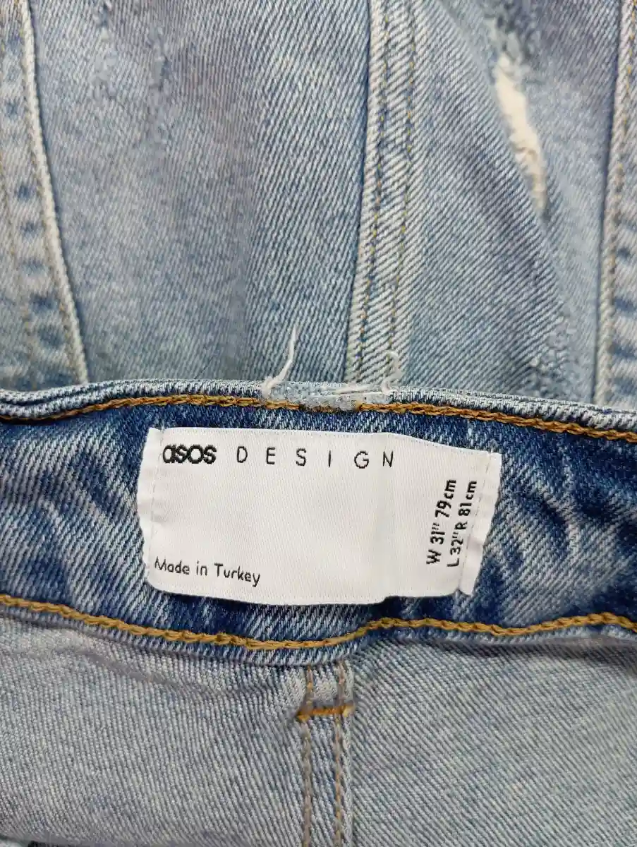 ASOS DESIGN Destroyed Jeans