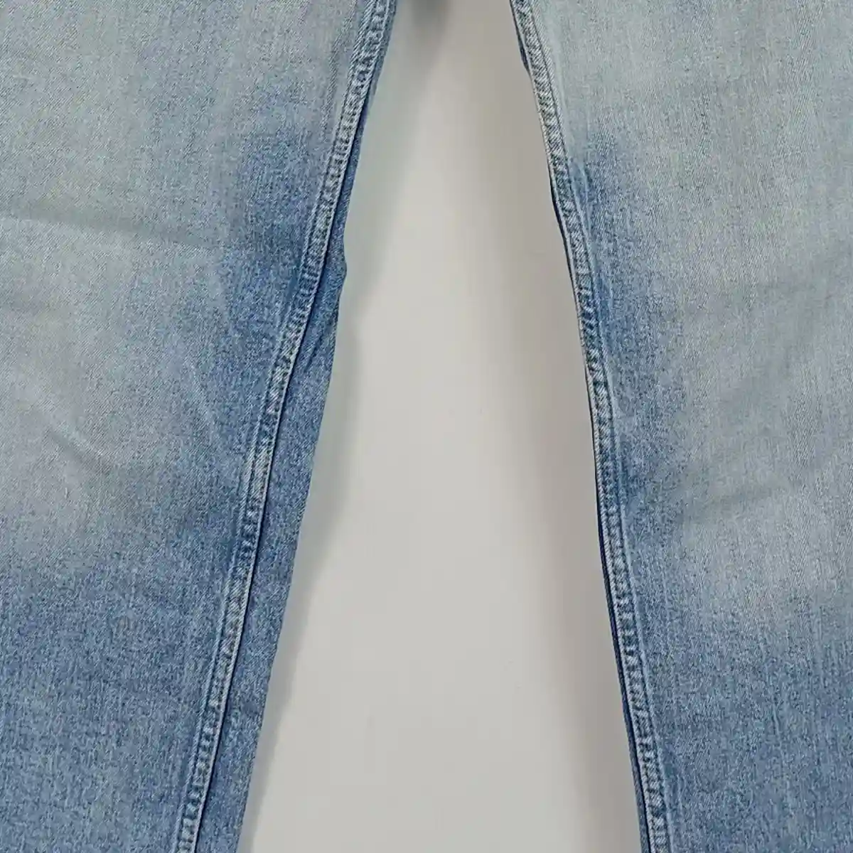 H&M Jeans Tapered Fit Bild 4
