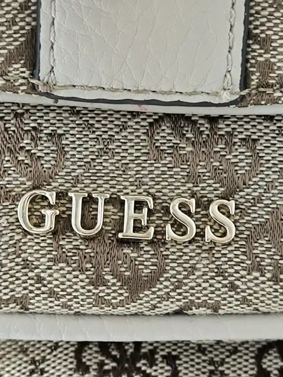 GUESS Henkeltasche Bild 5