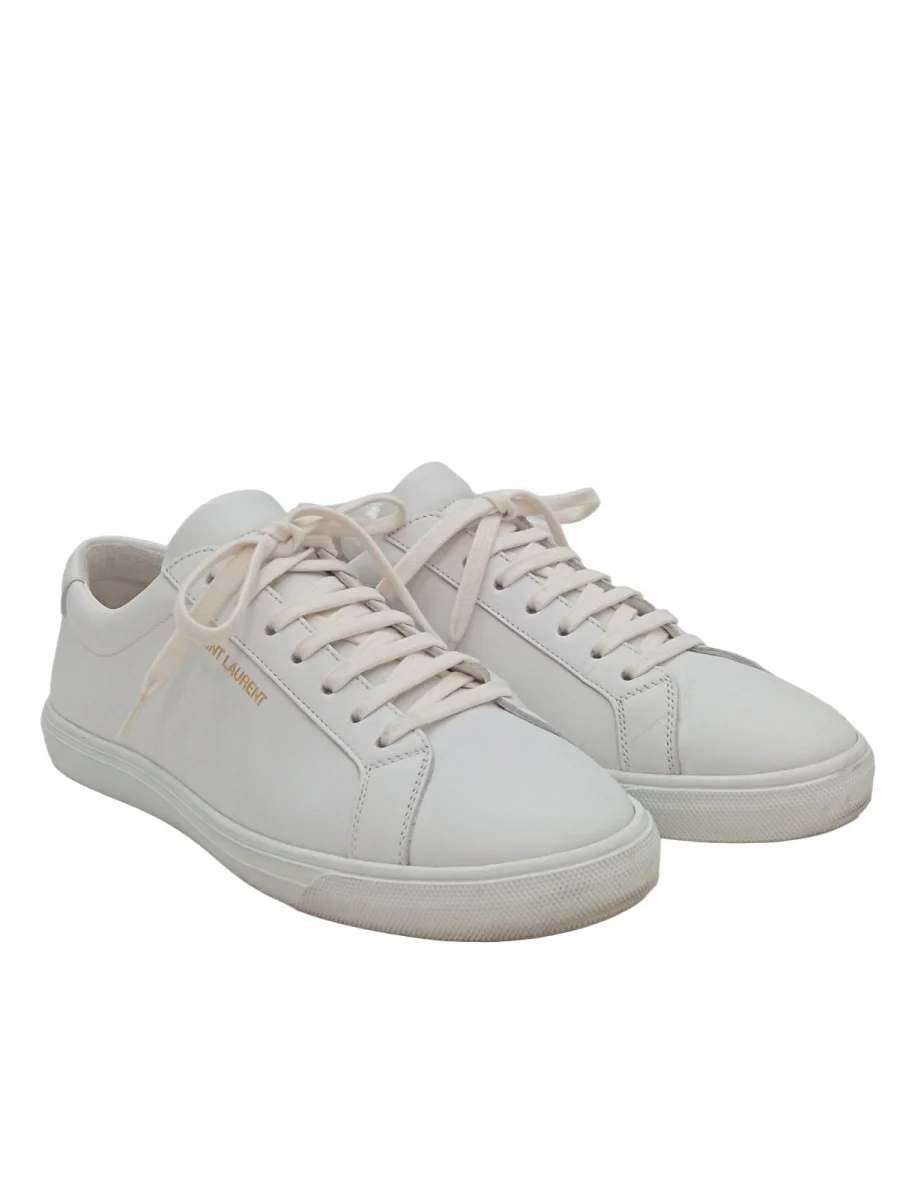 Weiße Sneaker minimalistisch