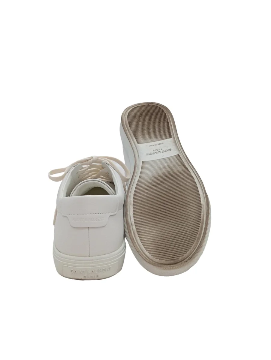 Weiße Sneaker minimalistisch