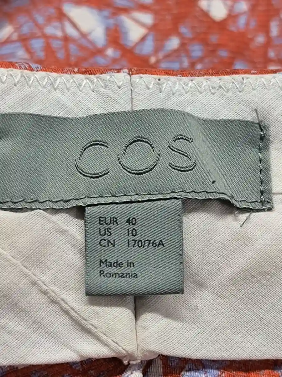 COS Shorts Bild 3